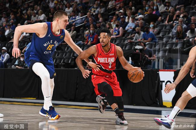 崭露头角的 崭露头角的