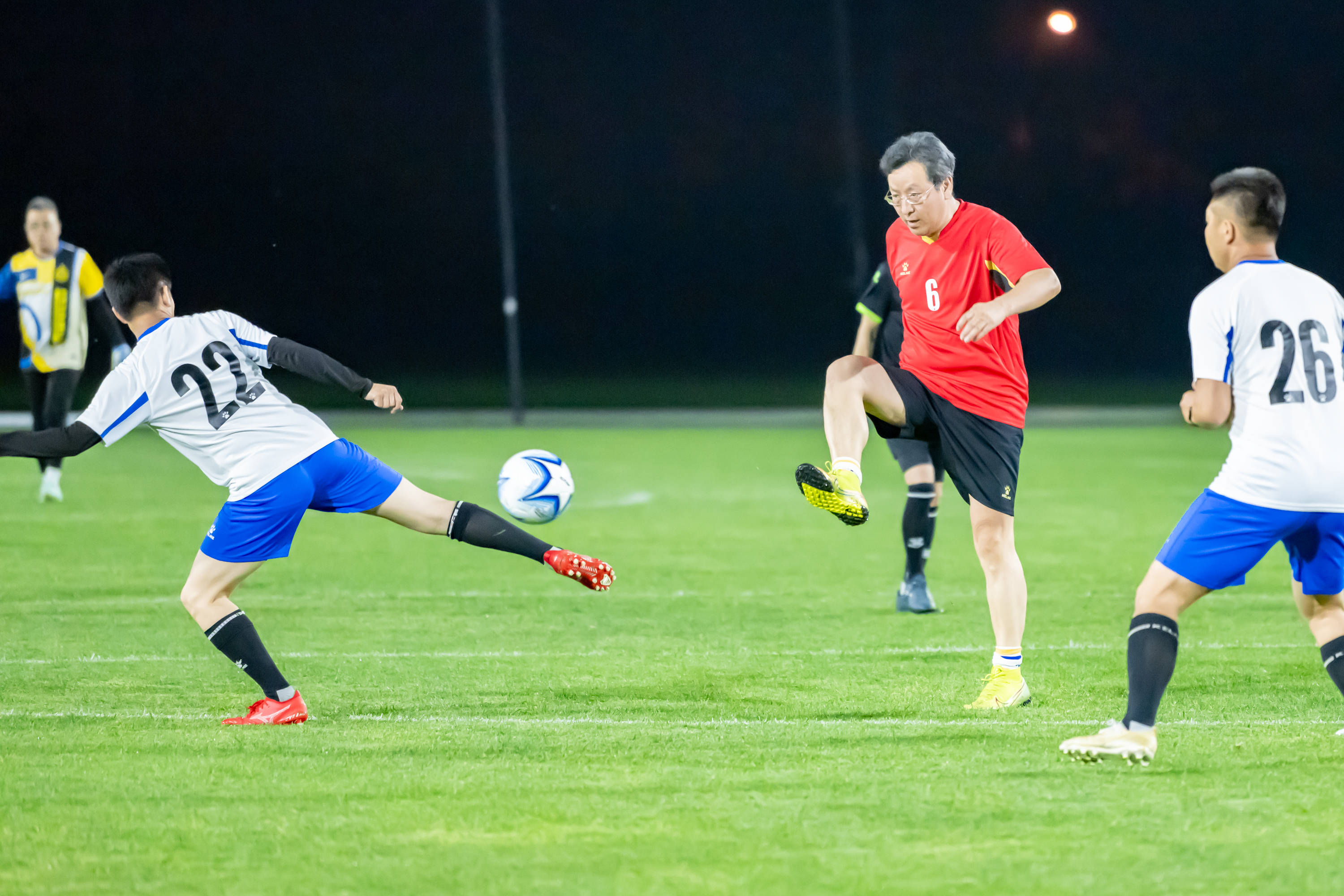 与杯赛轮换 与杯赛轮换